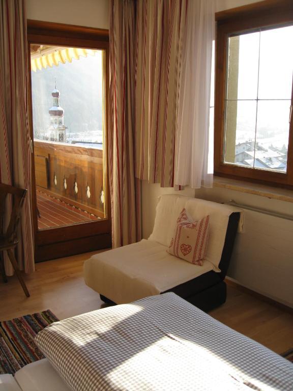 Haus Bergheimat - Familie Oberacher Pensionat Fulpmes Rum bild