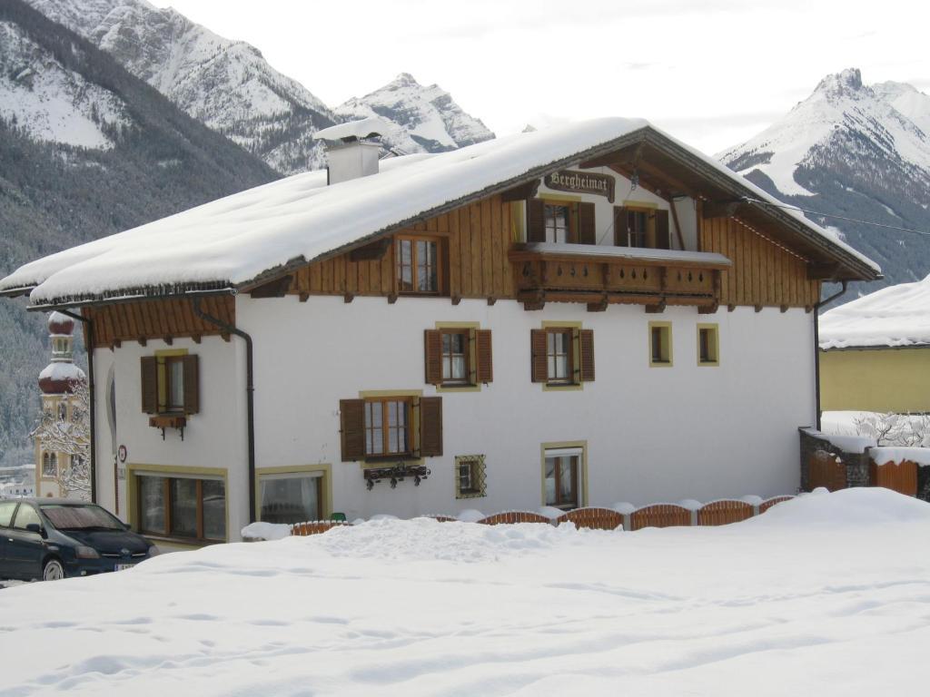 Haus Bergheimat - Familie Oberacher Pensionat Fulpmes Exteriör bild
