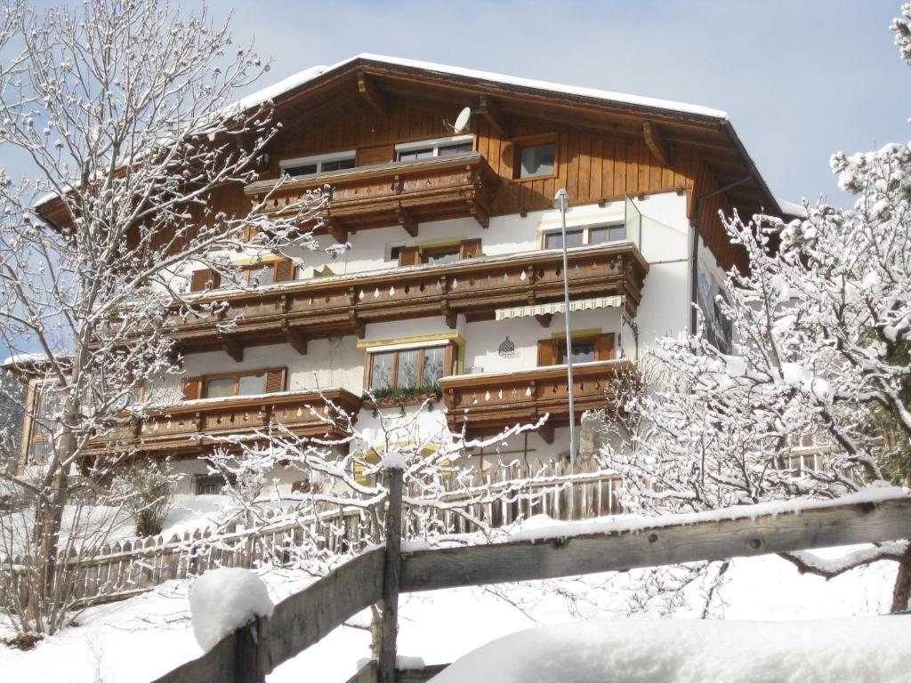 Haus Bergheimat - Familie Oberacher Pensionat Fulpmes Exteriör bild