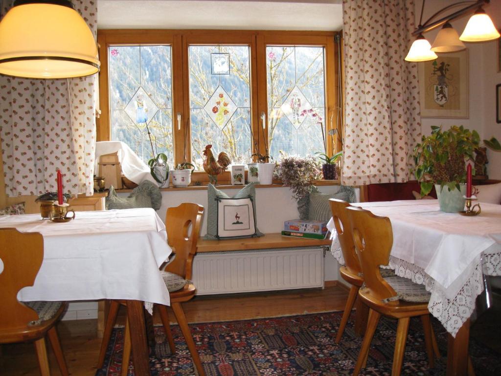 Haus Bergheimat - Familie Oberacher Pensionat Fulpmes Exteriör bild