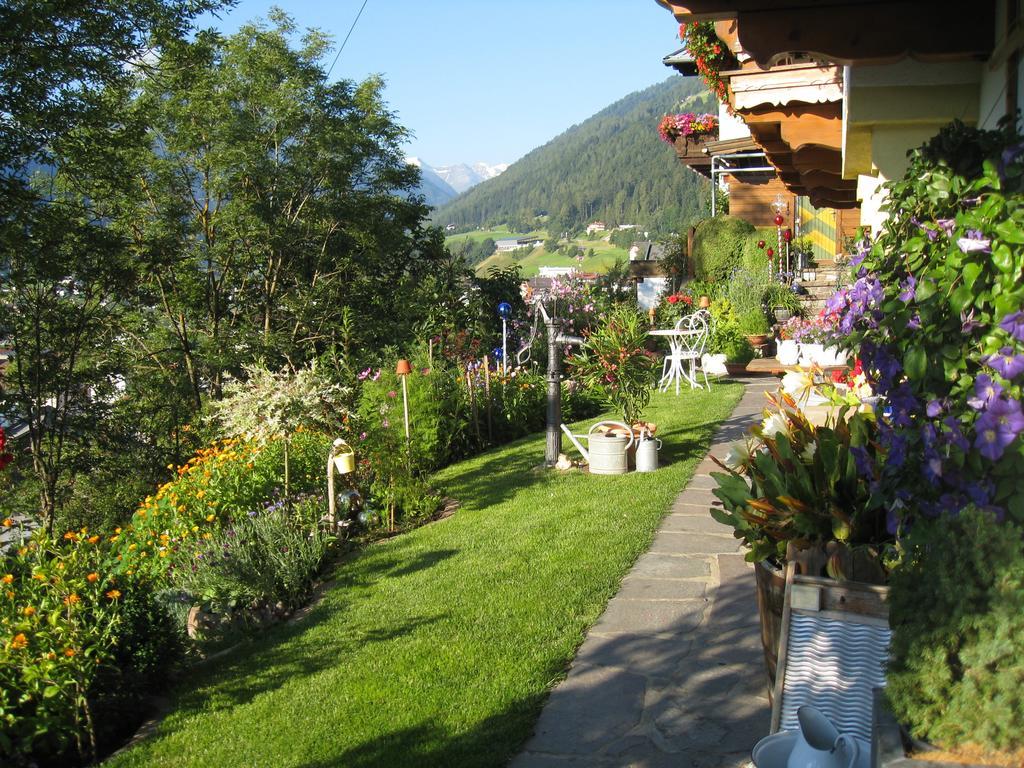 Haus Bergheimat - Familie Oberacher Pensionat Fulpmes Exteriör bild