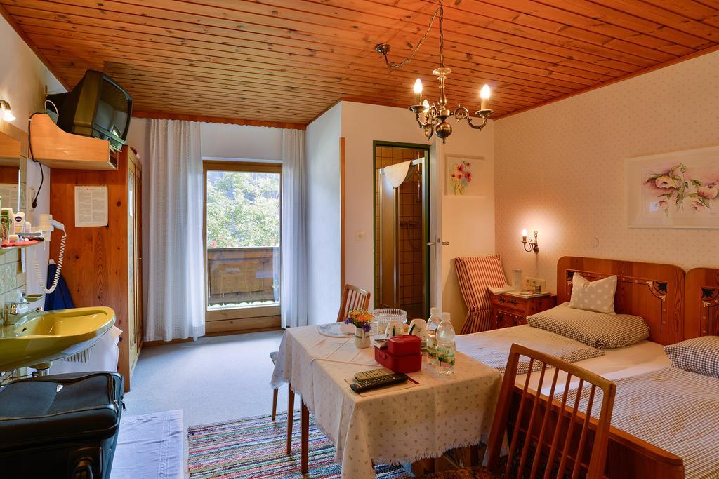 Haus Bergheimat - Familie Oberacher Pensionat Fulpmes Rum bild